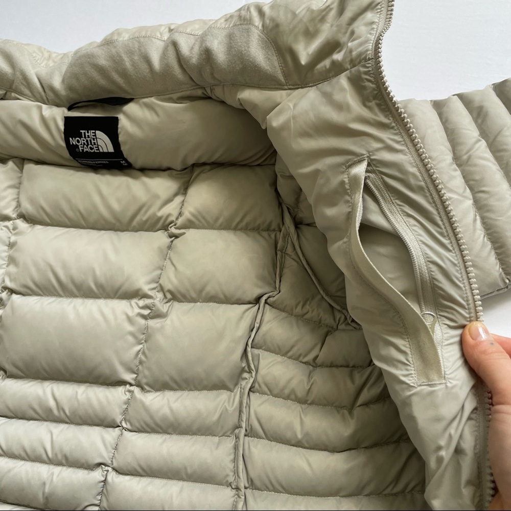 The North Face Padded 550 Fill Women’s Jacket, Size Medium - Picture 7 of 8